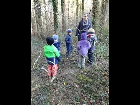 hüpfende titen|Tolle Titten hüpfen beim Gehen im Wald Teil 1 .